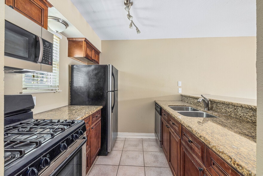 More Photos Of 525 11th St, Galveston Apartments For Sale