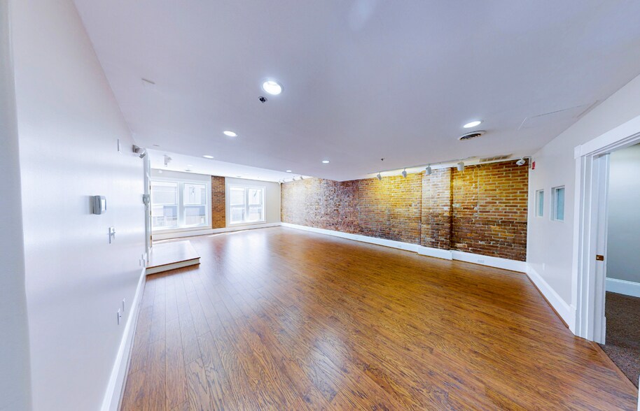 More Photos Of 315 Market St SE, Roanoke Storefront Retail Office For Lease