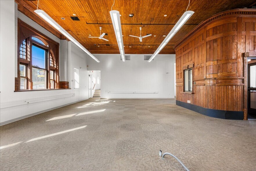 More Photos Of 10 Railroad Pl, Norwich Flex For Lease