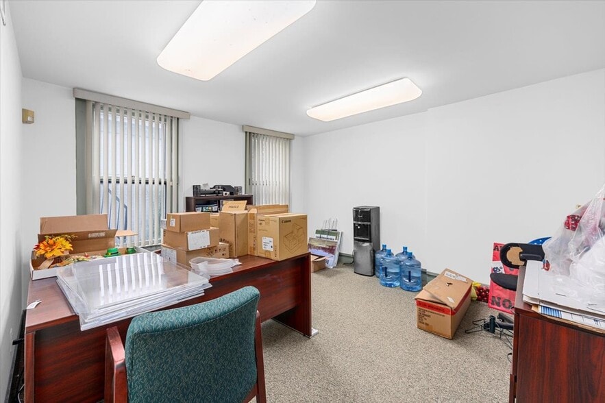 More Photos Of 5 Leigh St, Clinton Township Office For Lease