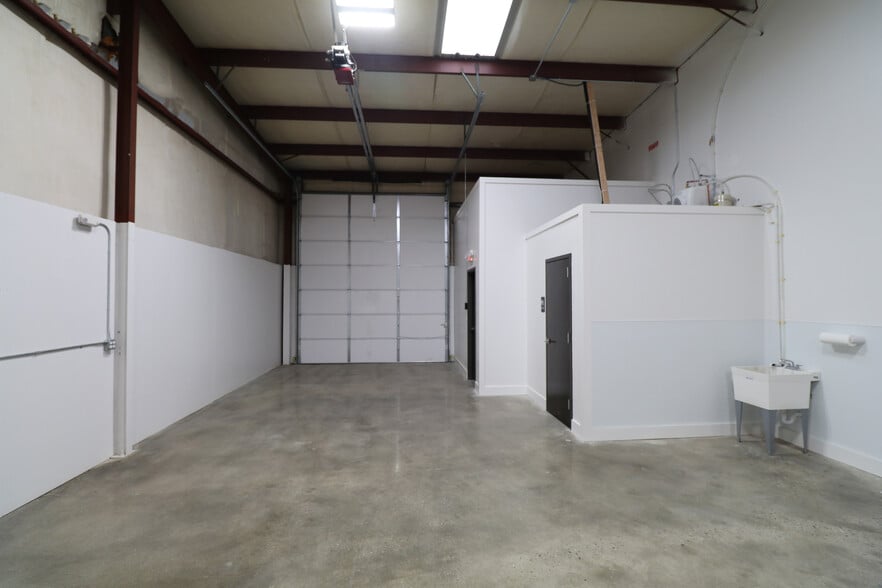 More Photos Of 76 Bay Creek Rd, Loganville Warehouse For Lease