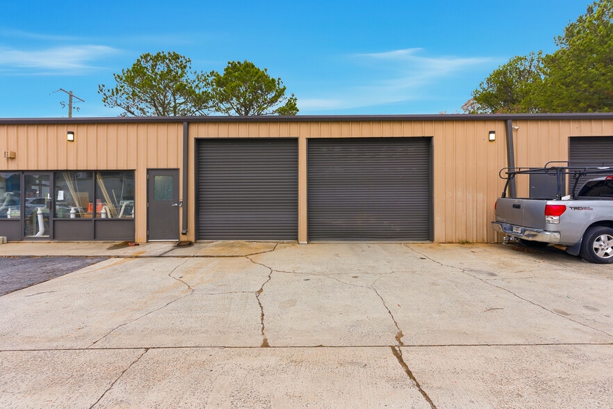 More Photos Of 961 Shallowford Rd NE, Kennesaw Warehouse For Sale