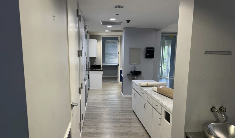 More Photos Of 21155 Whitfield Pl, Sterling Office For Sale