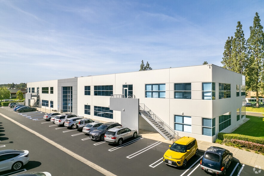 More Photos Of 23172 Plaza Pointe Dr, Laguna Hills Office For Lease
