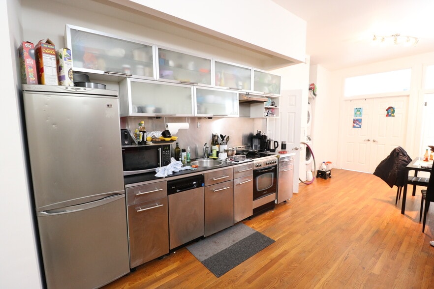 More Photos Of 102 W 29th St, New York Storefront Retail Residential For Lease