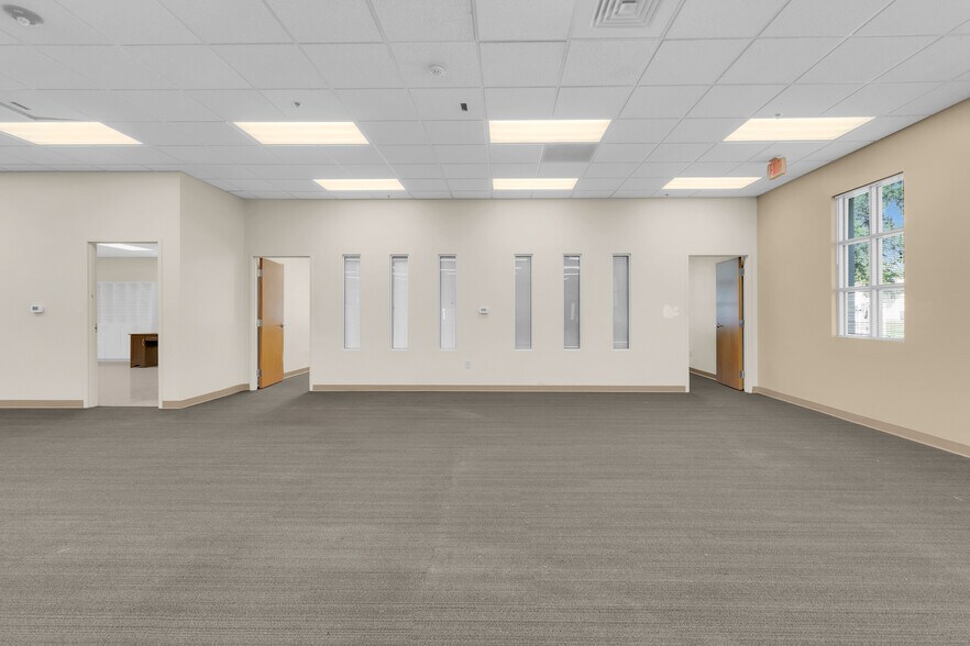 More Photos Of 1201 E Oak St, Kissimmee Office For Sale