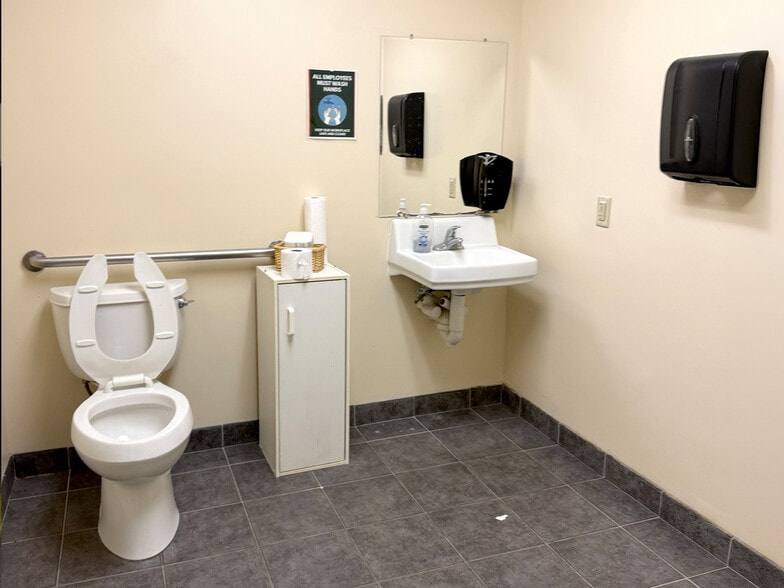 More Photos Of 401-405 Carlisle Ave, York Storefront Retail Residential For Sale