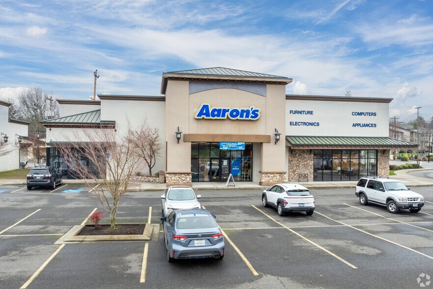 More Photos Of 820 NE E St, Grants Pass Storefront Retail Office For Sale