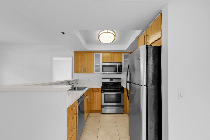 More Photos Of 939 Palm Ave, West Hollywood Apartments For Sale
