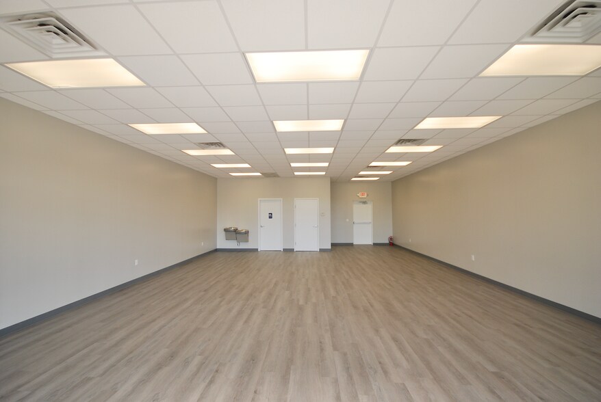 More Photos Of 1932 Highway 45 Byp, Jackson Storefront For Lease