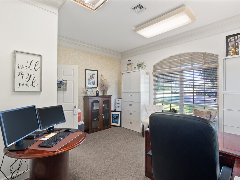 More Photos Of 15400 S US Highway 301, Summerfield Office For Sale