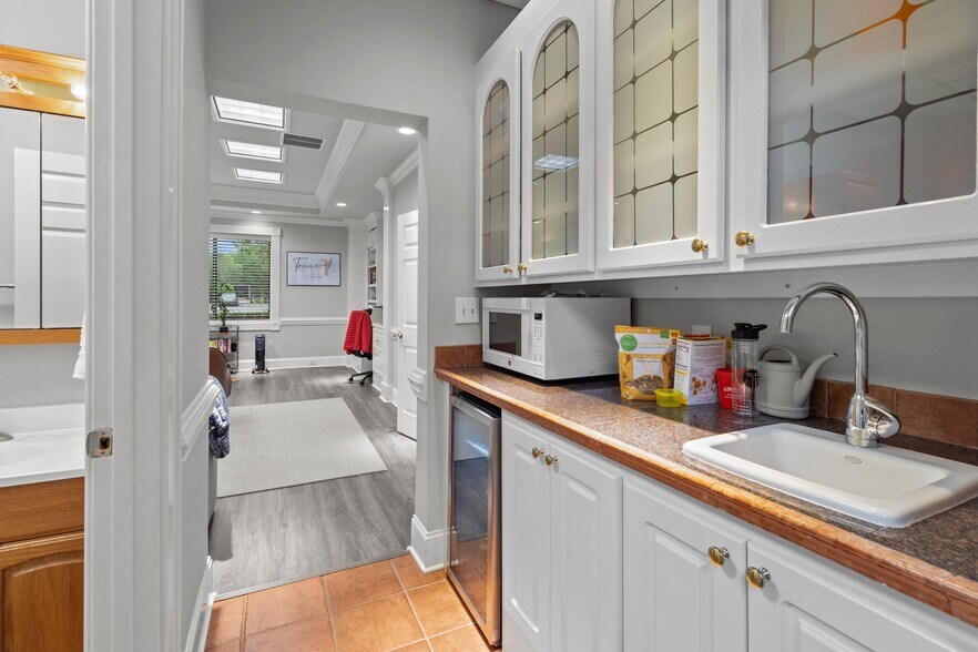 More Photos Of 147 Cedar Pointe Dr, Mooresville Research And Development For Sale