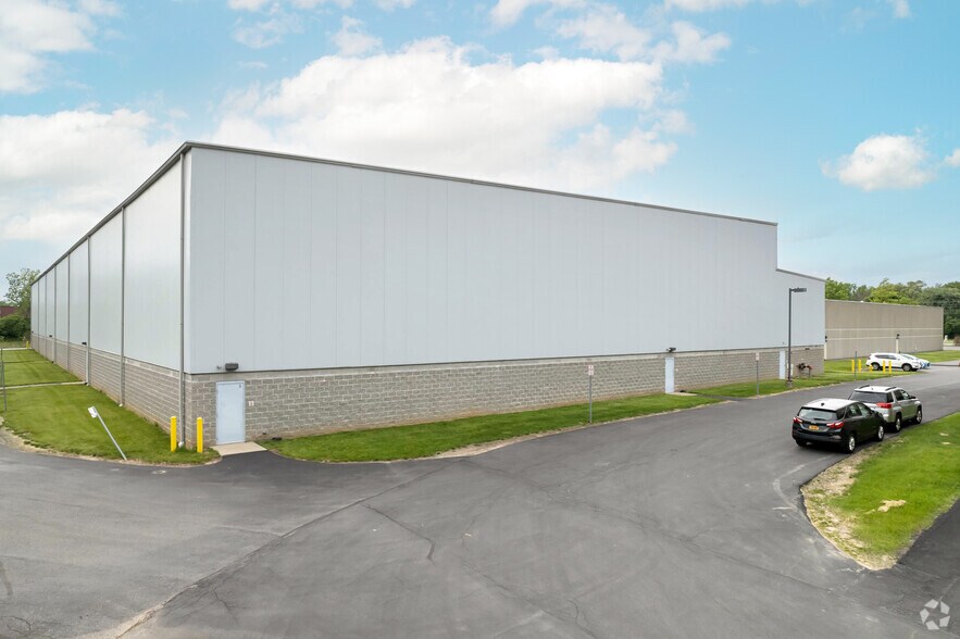 More Photos Of 2921 Brighton Henrietta Town L Rd, Rochester Warehouse For Lease