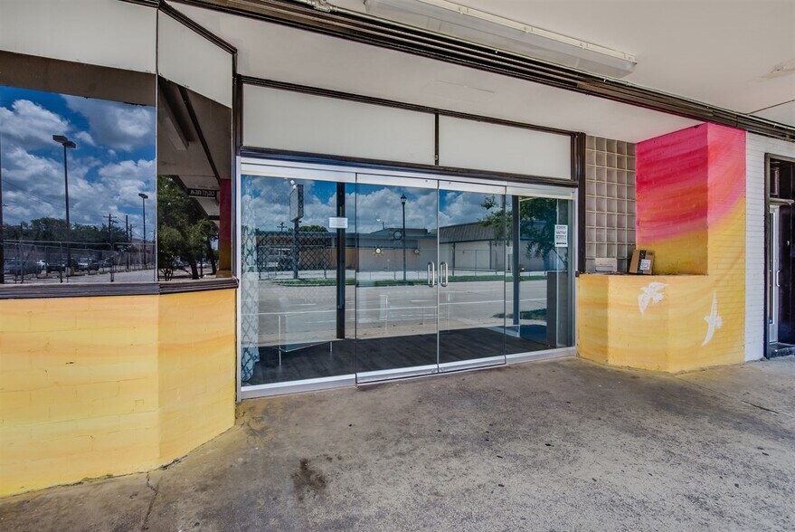 More Photos Of 4104-4118 Fannin St, Houston Storefront Retail Office For Lease