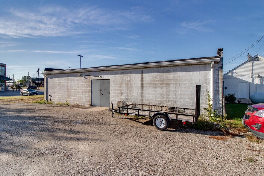 More Photos Of 609 S State St, Jerseyville General Retail For Sale