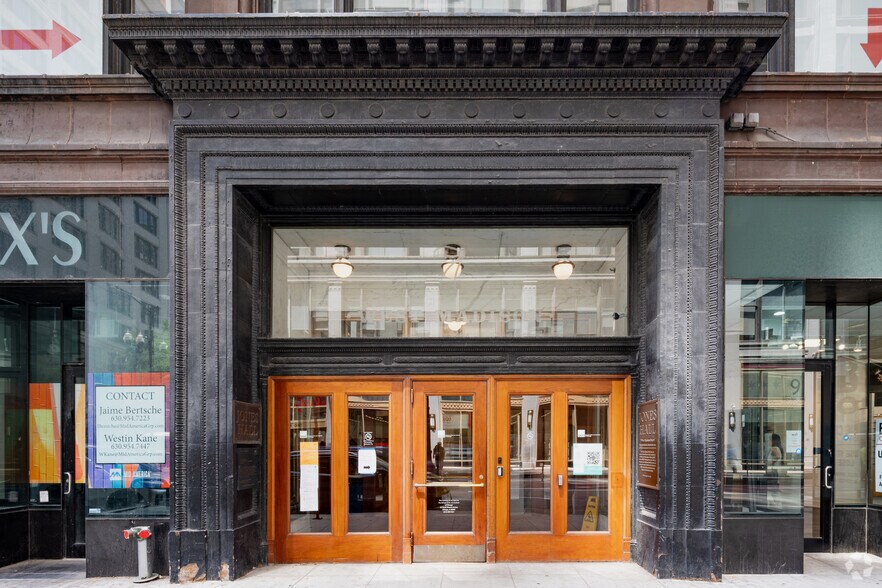 More Photos Of 2 S State St, Chicago Dormitory For Lease