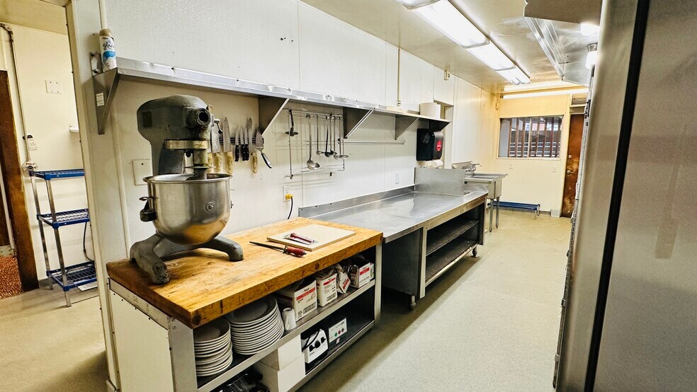 More Photos Of 54905 N Circle Dr, Idyllwild-Pine Cove Restaurant For Lease