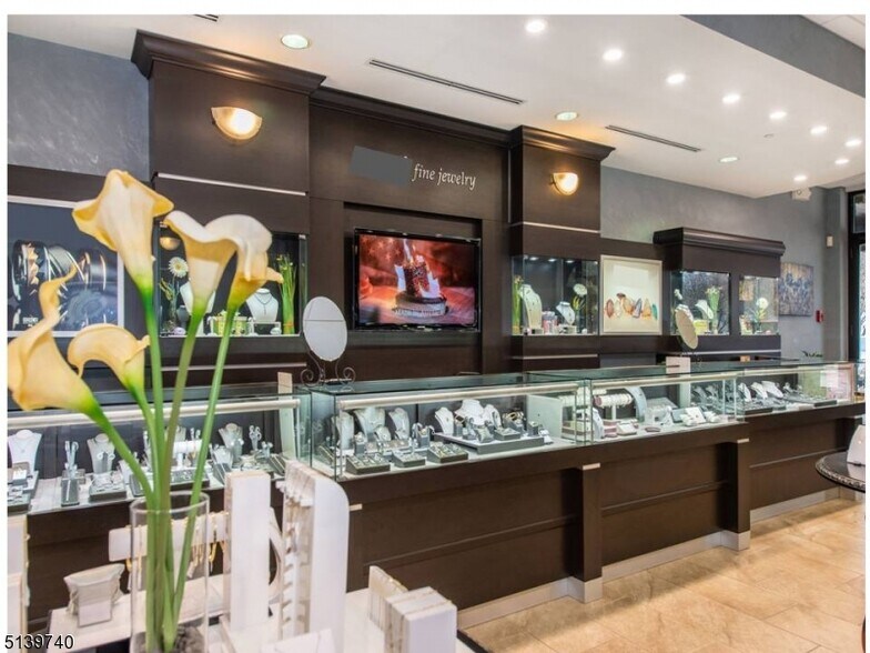 More Photos Of 1001 McBride Ave, Woodland Park Storefront Retail Office For Lease