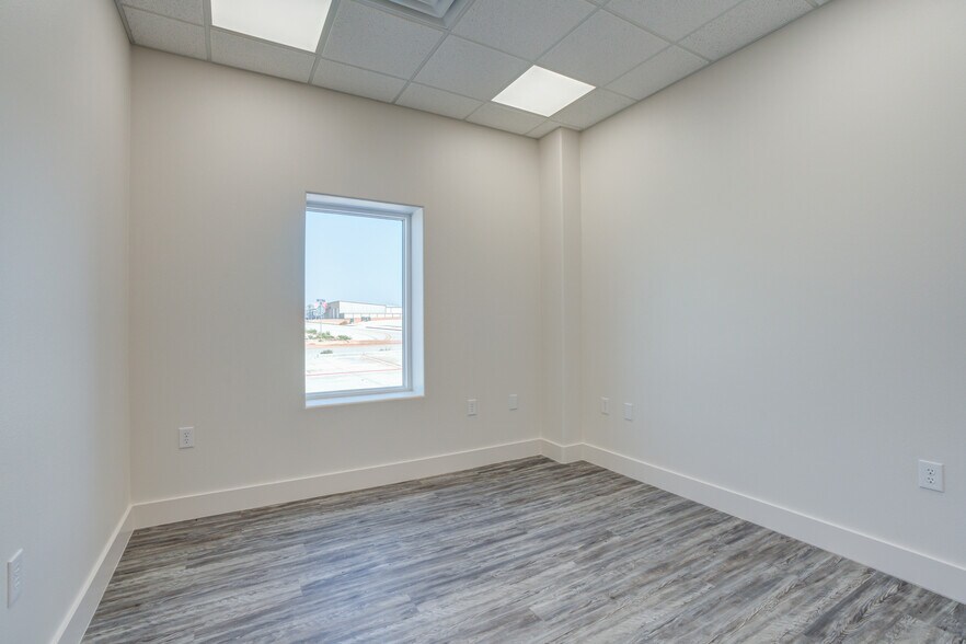 More Photos Of 3814 County Road 1350, Lubbock Distribution For Sale