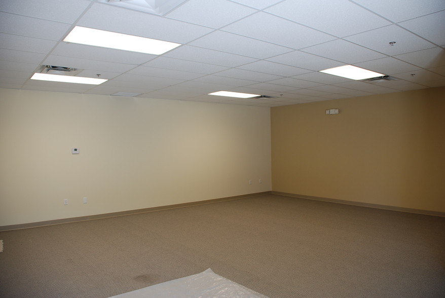 More Photos Of 1420 Neptune Dr, Boynton Beach Warehouse For Lease