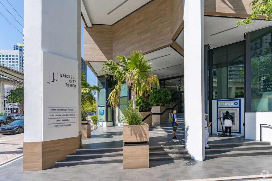 More Photos Of 80 SW 8th St, Miami Office For Lease