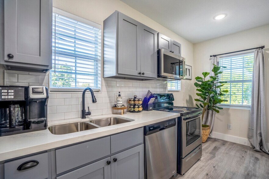More Photos Of 5 Estelle St, Houston Multifamily For Sale