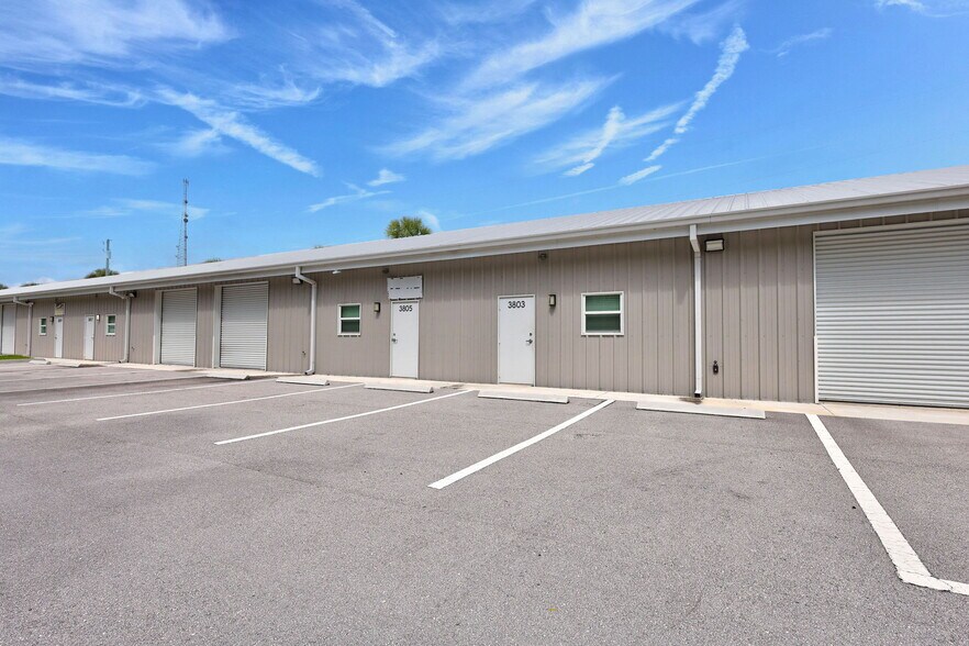 More Photos Of 3801-3815 Oleander Ave, Fort Pierce Warehouse For Lease