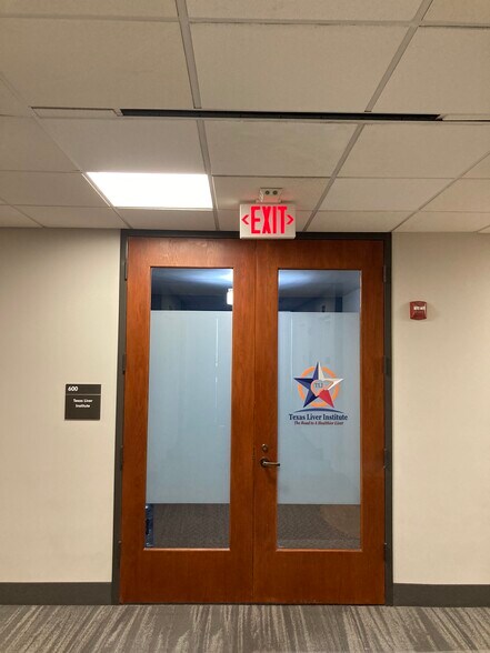 More Photos Of 7515 Greenville Ave, Dallas Medical For Lease