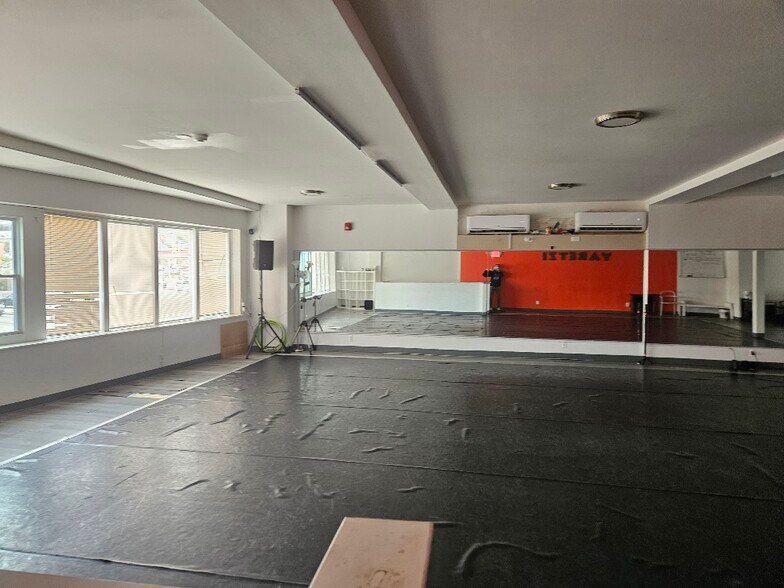 More Photos Of 310-312 W Main St, Norristown Warehouse For Lease