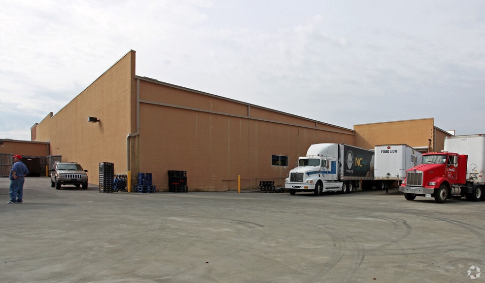 More Photos Of 2151-2173 Wilton Ave, Creedmoor General Retail For Lease