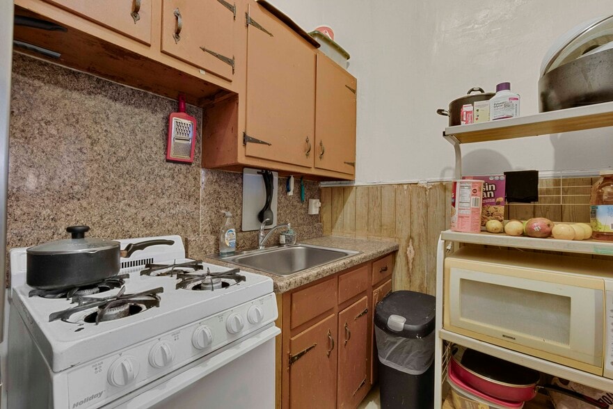 More Photos Of 2903 Saint Paul St, Baltimore Multifamily For Sale