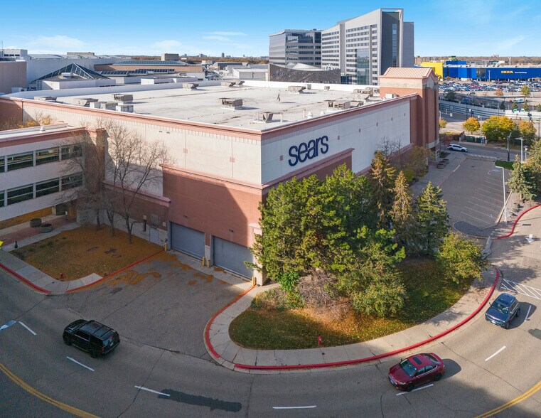 More Photos Of 2000 N E Ct, Bloomington Department Store For Sale