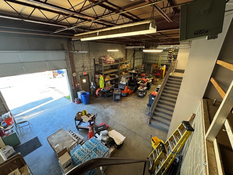 More Photos Of 1730 Chattahoochee Ave NW, Atlanta Flex For Sale