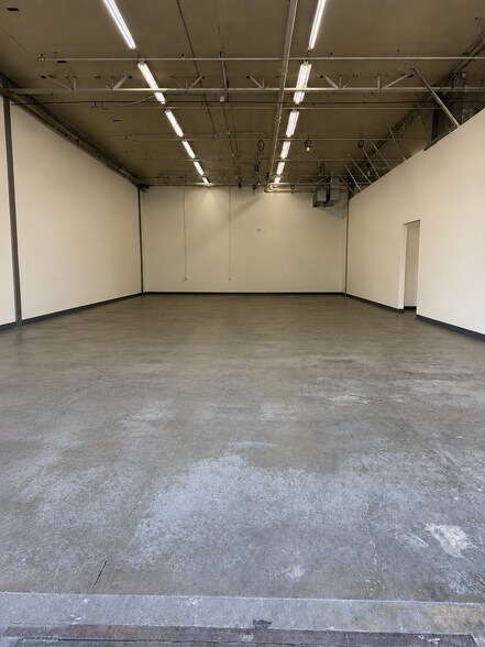 More Photos Of 2210 Hutton Dr, Carrollton Warehouse For Lease