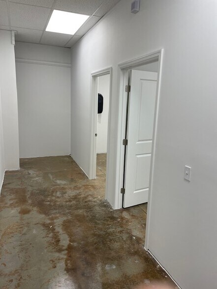 More Photos Of 2665 Davis Blvd, Naples Freestanding For Sale