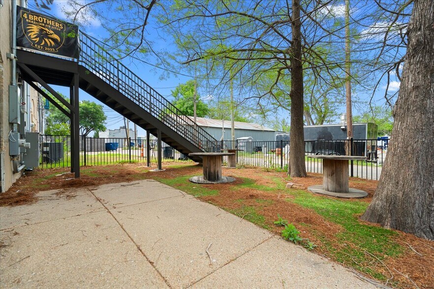 More Photos Of 117 East St, Hutto Loft Creative Space For Sale