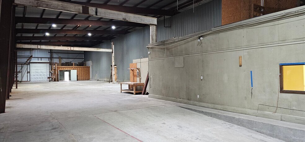 More Photos Of 200 Industrial Ave, Jefferson Warehouse For Lease