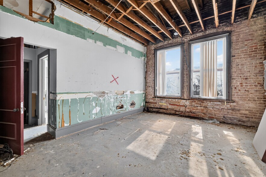 More Photos Of 400 W Main St, Leesburg Serviced Offices For Sale