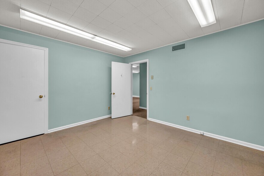 More Photos Of 172 Mount Pleasant Rd, Newtown Medical For Lease