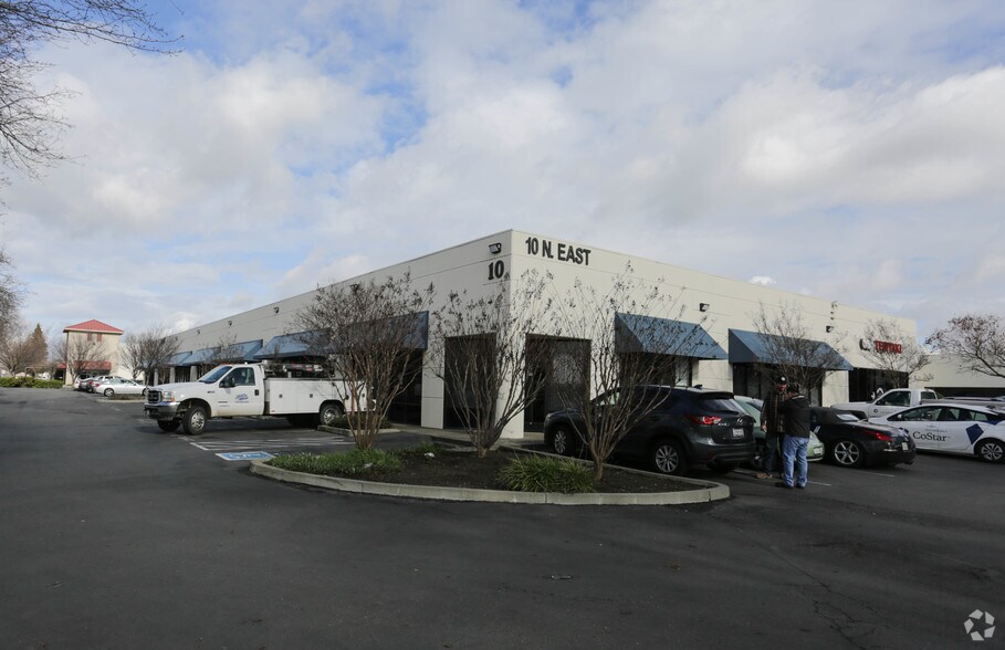 More Photos Of 10 N East St, Woodland Flex For Lease