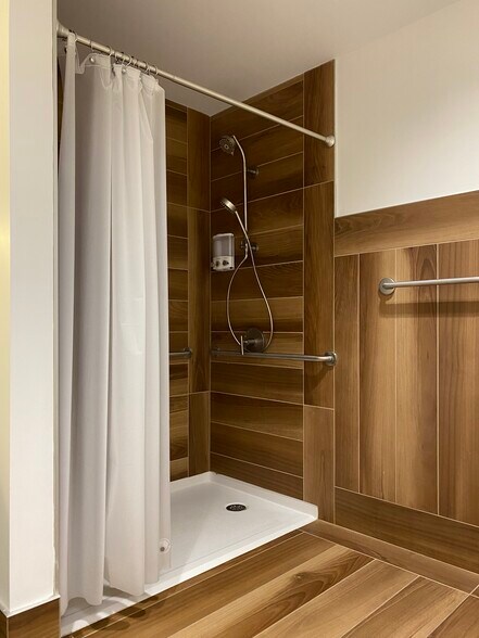 More Photos Of 1 Northeastern Blvd, Salem Office For Lease