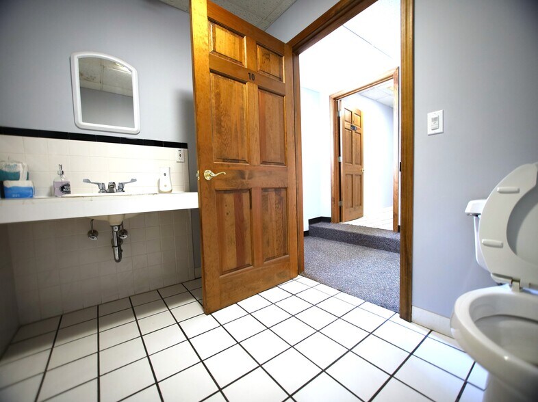 More Photos Of 326 Springside Ave, Pittsfield Office For Sale