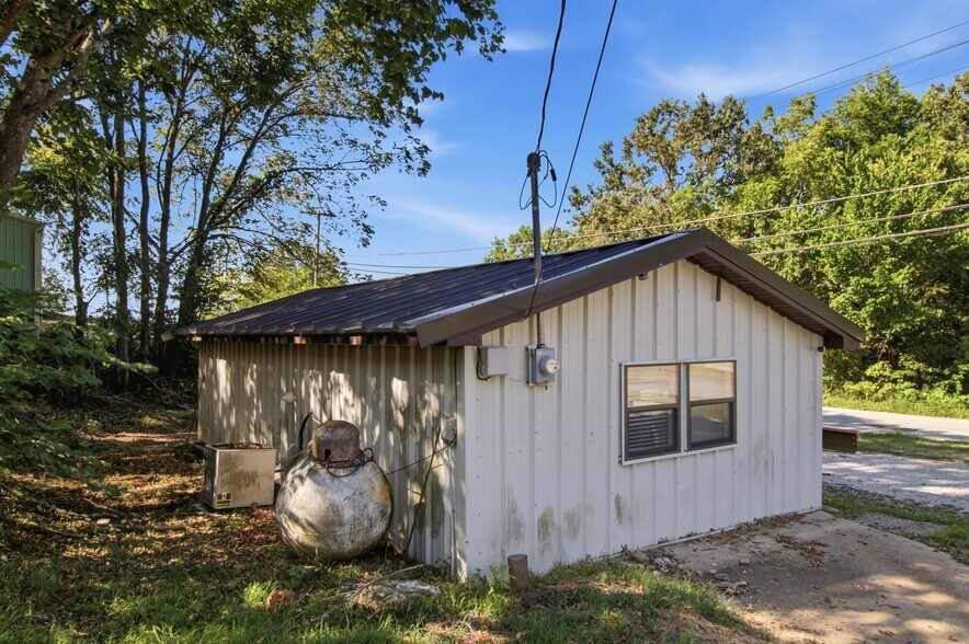 More Photos Of 902 S Hill St, West Plains Office For Sale