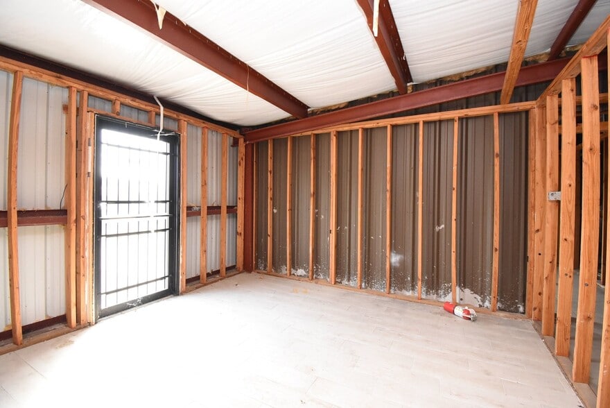 More Photos Of 14215 S Post Oak Rd, Houston Freestanding For Sale