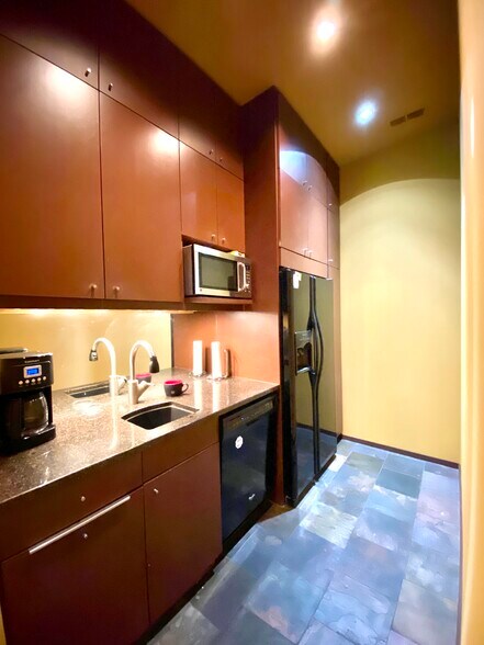 More Photos Of 1005 S 76th Ave, Omaha Medical For Lease