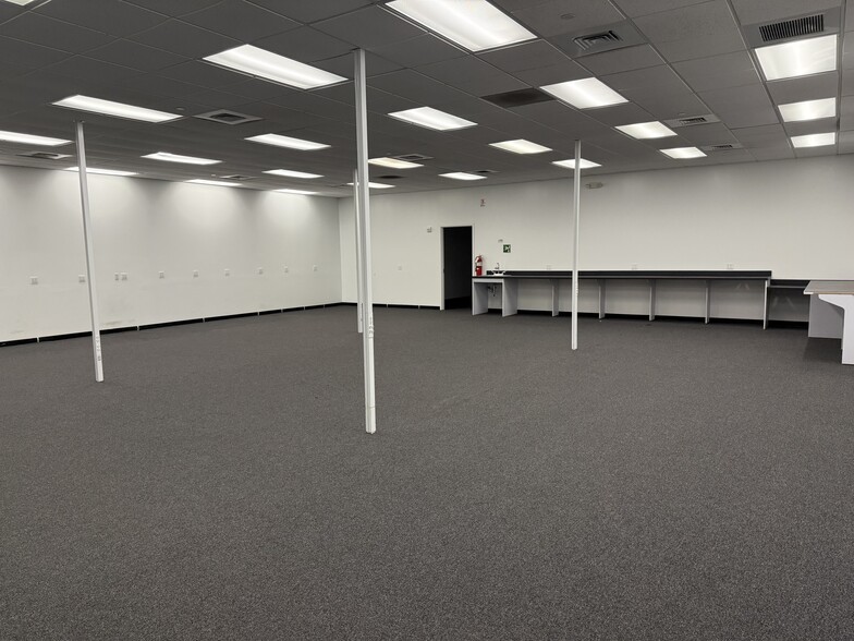 More Photos Of 22520 Gateway Center Dr, Clarksburg Flex For Lease