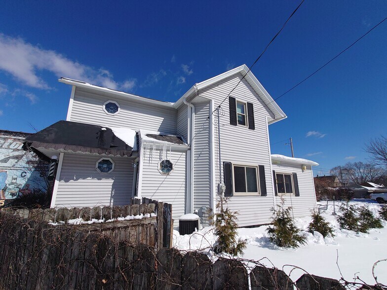 More Photos Of 2340 Kinnickinnic Ave, Milwaukee Storefront Retail Residential For Sale