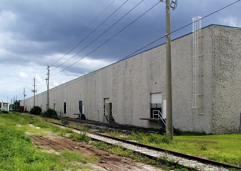 More Photos Of 7503-7527 Exchange Dr, Orlando Distribution For Lease