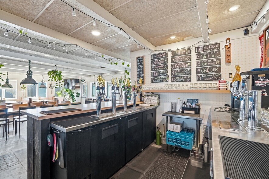 More Photos Of 1256 Columbus Rd, Granville Restaurant For Sale