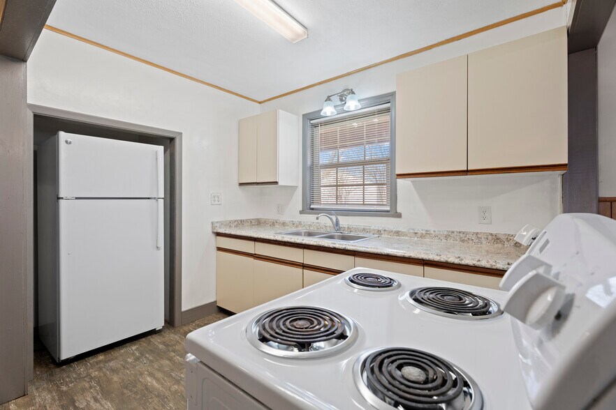 More Photos Of 300 Range St, Marshall Multifamily For Sale